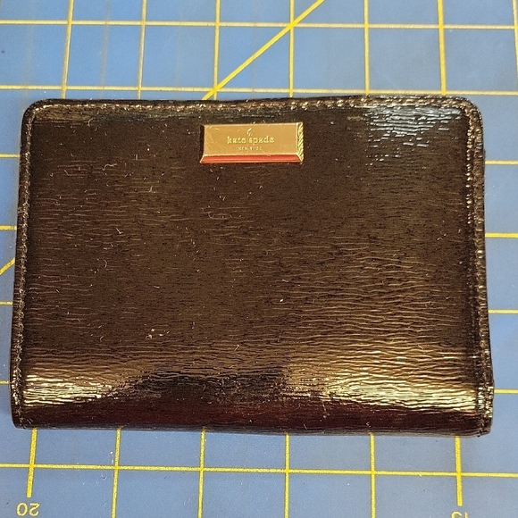 Kate Spade Patent Black Card Holder Wallet 5.5" x 4" x 0.5" Preowned - Picture 1 of 13